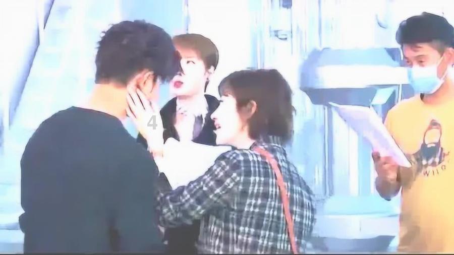 闪亮派对上的女孩